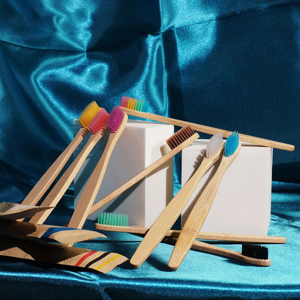 50 Einweg-Zahnbürsten aus Bambus mit weichen Borsten – biologisch abbaubar und leicht zu transportieren – unverzichtbar für zu Hause und unterwegs